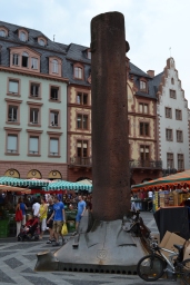 Eine alte Säule aus dem Mainzer Dom